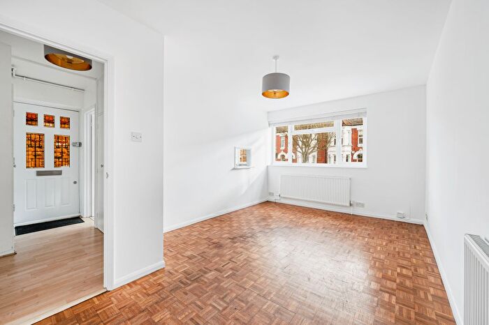 2 Bedroom Flat To Rent In Murray Road, Ealing, W5