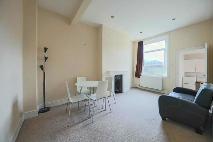 1 Bedroom Flat To Rent In Broughton Road, London W13