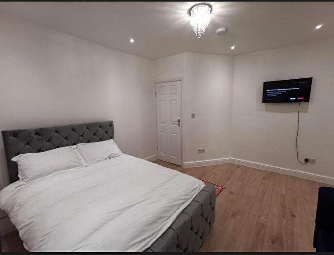 3 Bedroom Flat To Rent In Biscot Road, Luton, Bedfordshire, LU3