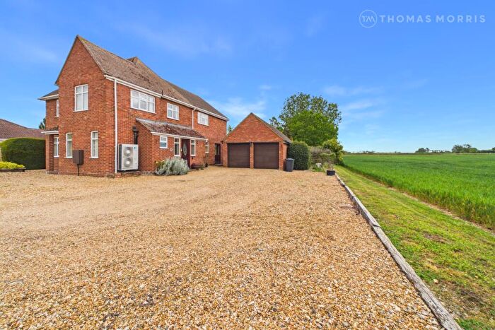 5 Bedroom Detached House For Sale In Colne Fields, Somersham, Huntingdon, Cambridgeshire, PE28