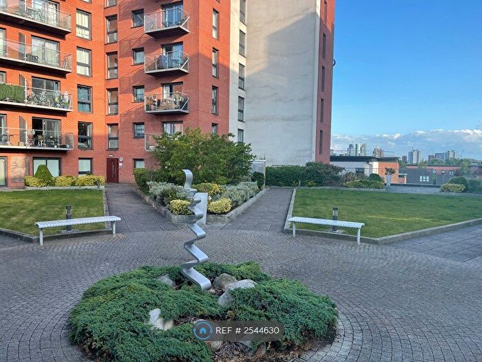 2 Bedroom Flat To Rent In The Vibe, Salford, M7