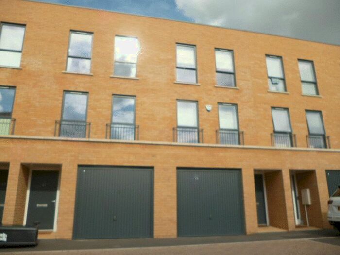 4 Bedroom Town House To Rent In Studio Way, Borehamwood, WD6