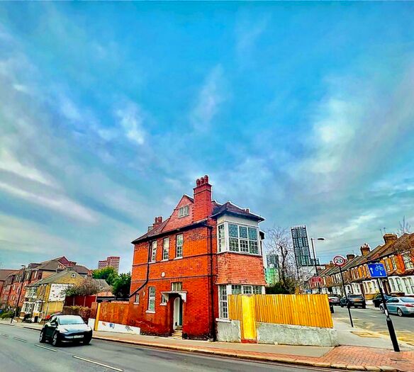 3 Bedroom Semi-Detached House To Rent In Coombe Road, CR0