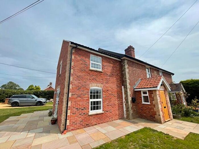 3 Bedroom Semi-Detached House To Rent In Lavenham Road, IP30