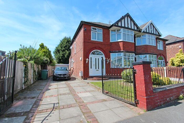 3 Bedroom Semi-Detached House For Sale In Hartley Avenue, Prestwich, M25