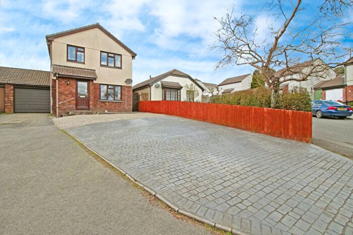 4 Bedroom Link Detached House For Sale In Leap Park, Truro, TR3