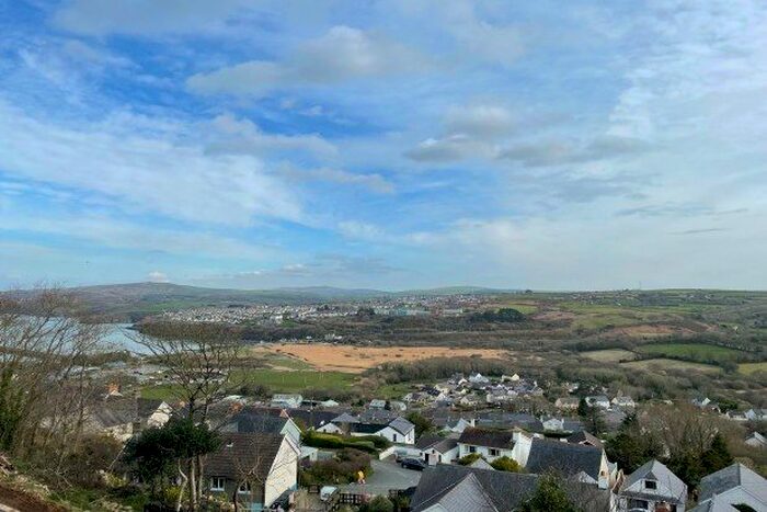 3 Bedroom Bungalow To Rent In Stop And Call, Goodwick, SA64