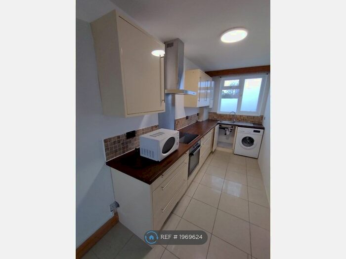 3 Bedroom Flat To Rent In Riverside, London, SE6