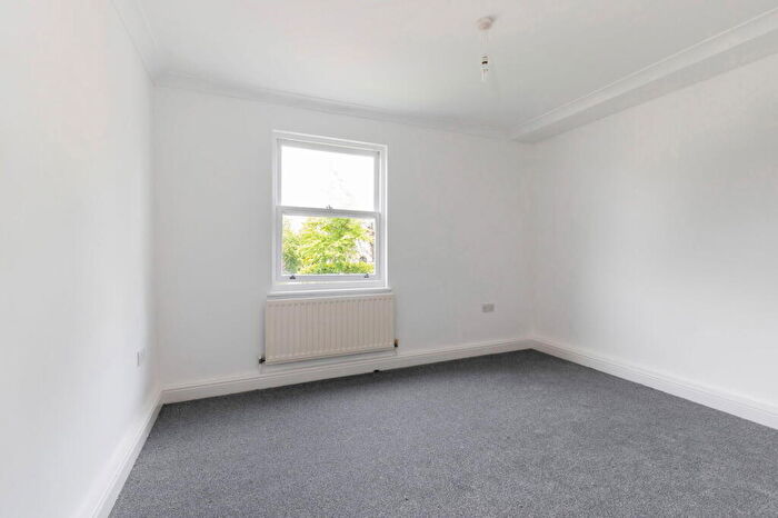 2 Bedroom Flat For Sale In Eltham Lawn, Queens Road, Cheltenham, GL50