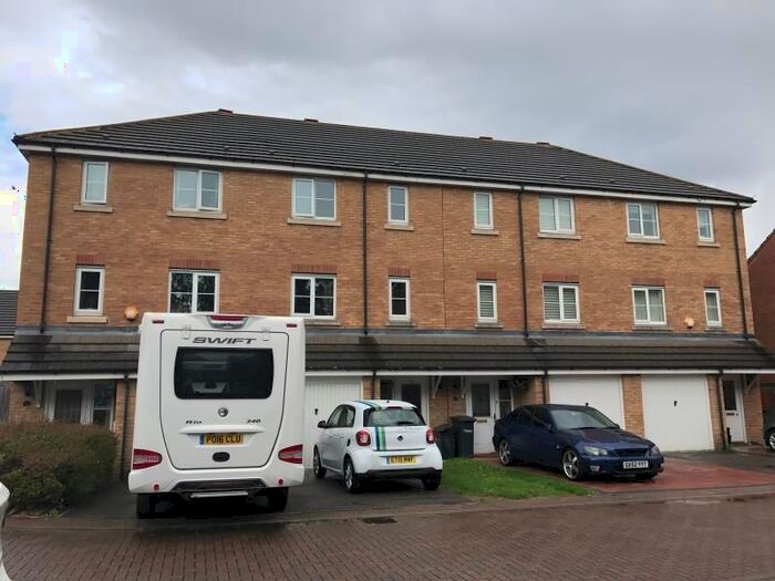 3 Bedroom Town House To Rent In Michigan Close, Broxbourne, EN10