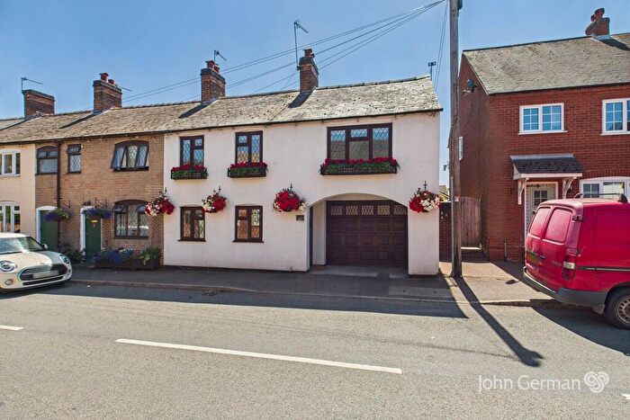 4 Bedroom End Of Terrace House For Sale In Main Street, Barton-under-Needwood, DE13