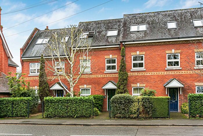 1 Bedroom Flat For Sale In Victoria Mews, St. Judes Road, Englefield Green, Egham, TW20