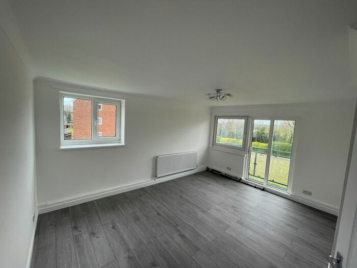 2 Bedroom Flat To Rent In Brading Crescent, London, E11