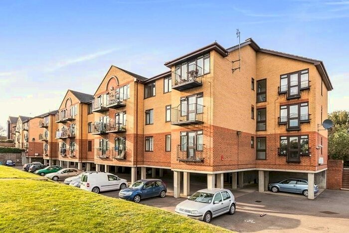 1 Bedroom Flat To Rent In London Road, Greenhithe, DA9