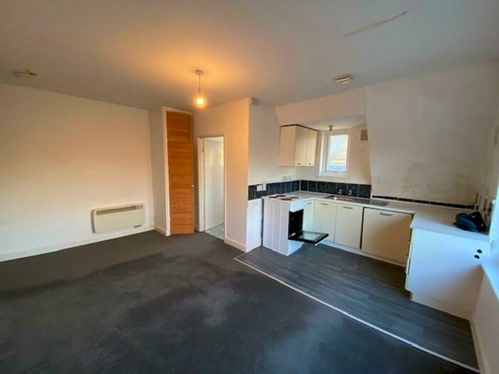 1 Bedroom Flat To Rent In Clapham Road, Bedford, MK41