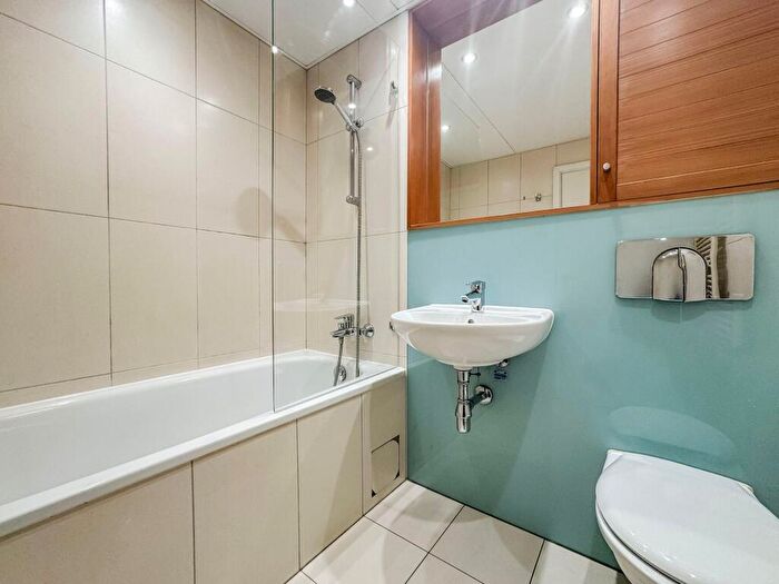 2 Bedroom Apartment To Rent In The Ice Works, New York Street, Leeds, LS2