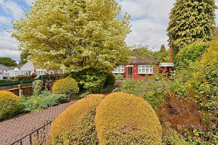 3 Bedroom Bungalow For Sale In Hawkes Mill Lane, Allesley, Coventry - No Onward Chain, CV5