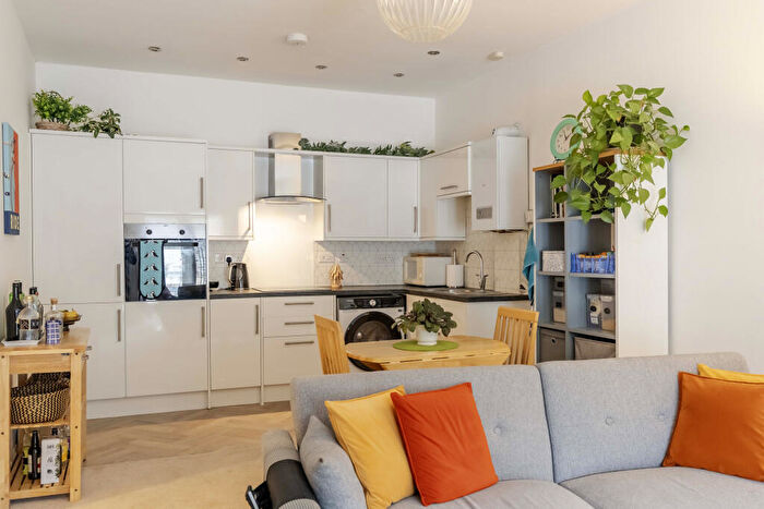 2 Bedroom Apartment For Sale In Kew Gardens, Kew Road, Weston-super-Mare, BS23