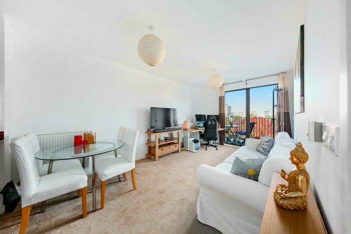 1 Bedroom Flat To Rent In Martineau Square, London, E1