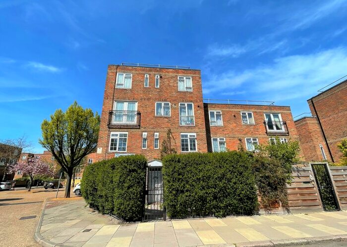 3 Bedroom Maisonette To Rent In Nelson Gardens, Bethnal Green, E2