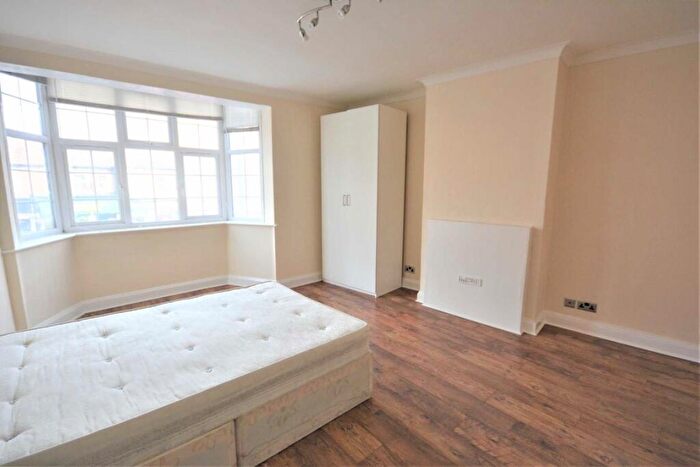 2 Bedroom Flat To Rent In Watford Way, Hendon, NW4