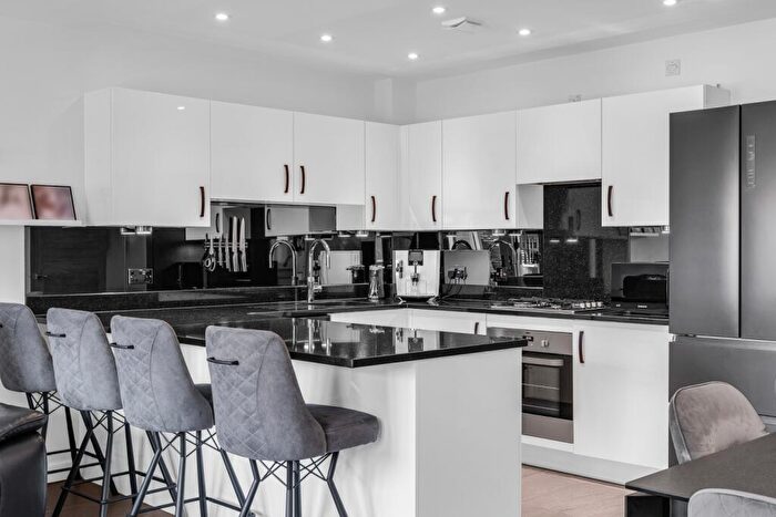 4 Bedroom Detached House For Sale In Victoria Close, Welwyn Garden City, Hertfordshire, AL7