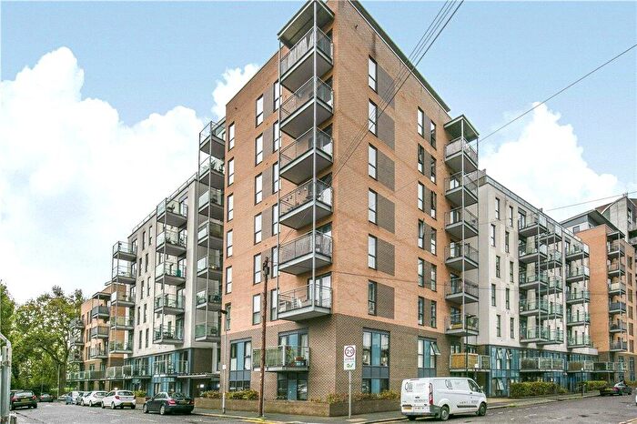 2 Bedroom Apartment For Sale In Turner Street, London, E16