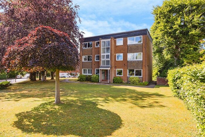 1 Bedroom Flat For Sale In Rossiter Lodge, Rosetrees, Guildford, Surrey, GU1