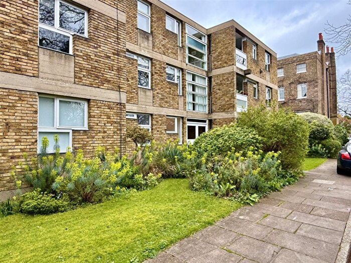 2 Bedroom Flat For Sale In Langham House Close, Richmond, TW10