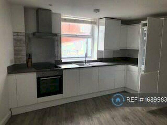 2 Bedroom Flat To Rent In College Place, Southampton, SO15