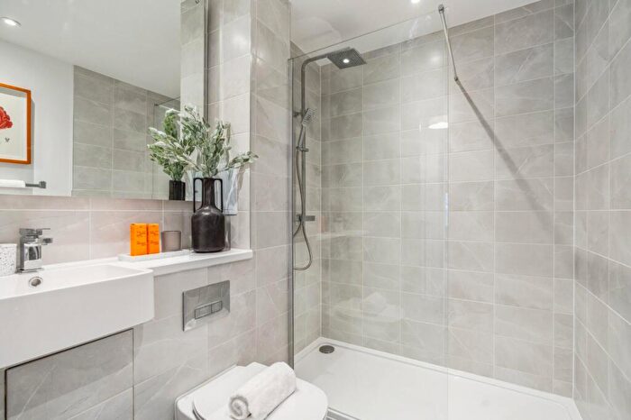 1 Bedroom Apartment To Rent In Bath Road, Slough, Berkshire, SL1