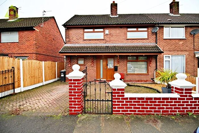 3 Bedroom Semi Detached House For Sale In Hollin Acre, Westhoughton, BL5