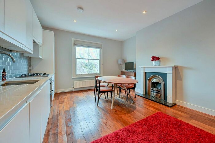 2 Bedroom Flat To Rent In Lime Grove, Shepherd's Bush, London, W12