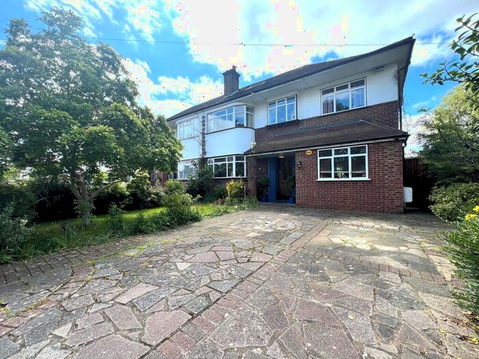 6 Bedroom Semi-Detached House To Rent In Rayners Lane, Pinner, HA5