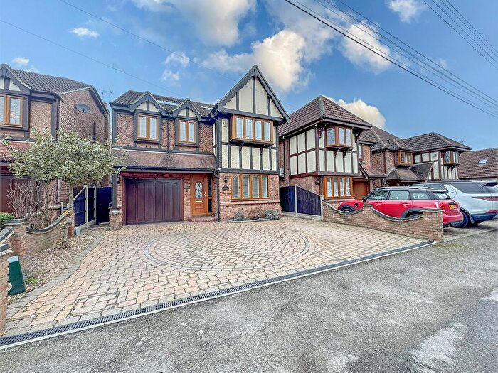 5 Bedroom Detached House For Sale In Canewdon View Road, Rochford, SS4