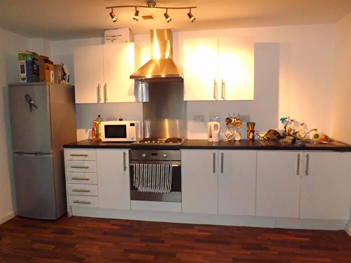 3 Bedroom Town House To Rent In Salford, Salford, M7