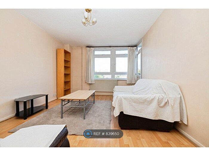 3 Bedroom Maisonette To Rent In Cambridge Heath Road, London, E1