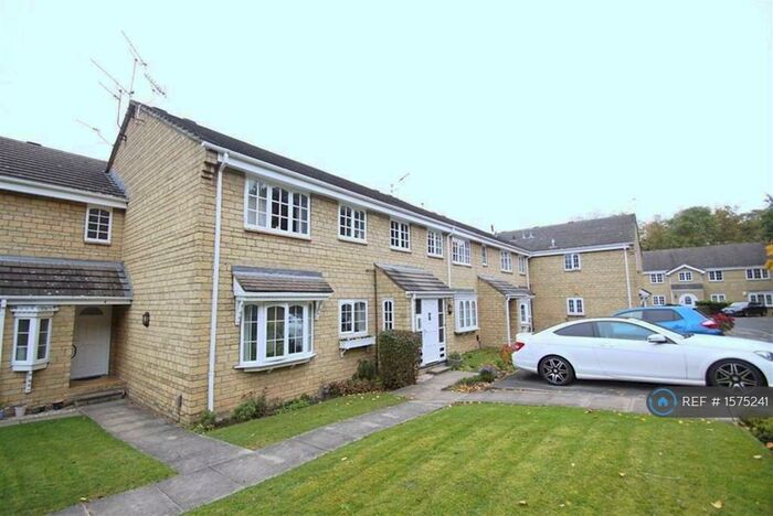 2 Bedroom Flat To Rent In Oakdene Vale, Leeds, LS17
