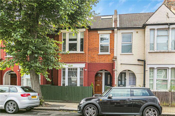 3 Bedroom Flat To Rent In Kettering Street, London, SW16