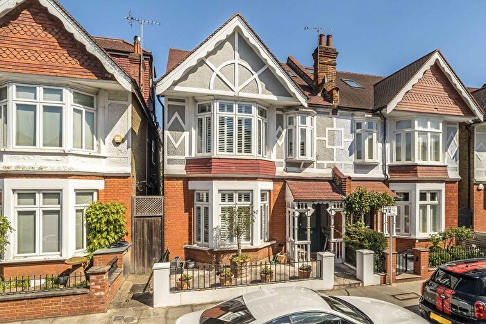 4 Bedroom Property To Rent In Old Deer Park Gardens, Richmond, TW9