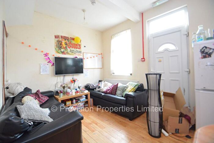 6 Bedroom Terraced House To Rent In Brudenell Mount, Hyde Park, Leeds, LS6