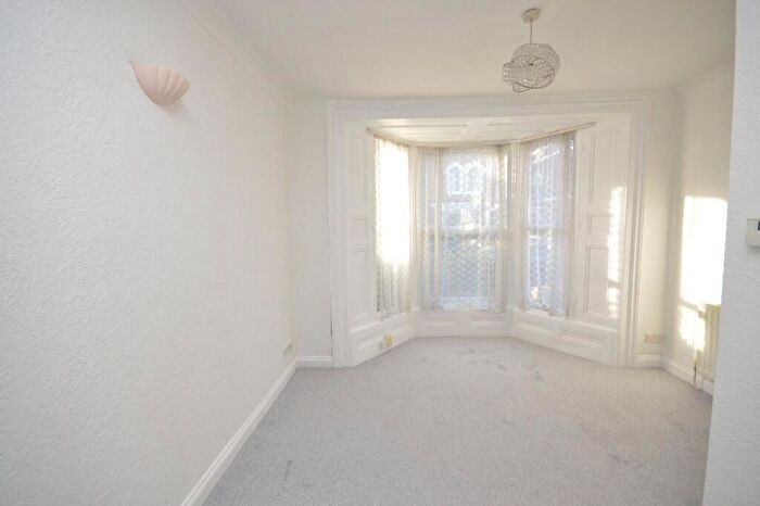 1 Bedroom Flat For Sale In Queens Road, Exeter, Devon, EX2