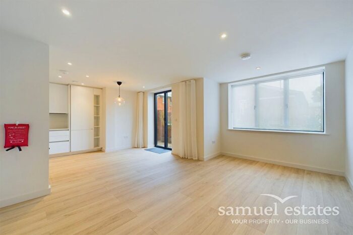 2 Bedroom Flat To Rent In Leonora House, Voss Court, SW16