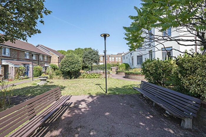 2 Bedroom Flat For Sale In Church Road, Leyton, London, E10