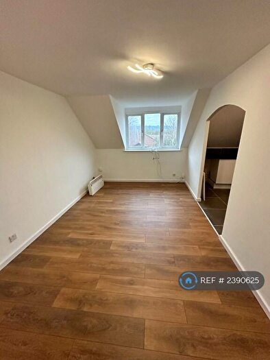 2 Bedroom Flat To Rent In Springwood Crescent, Edgware, HA8