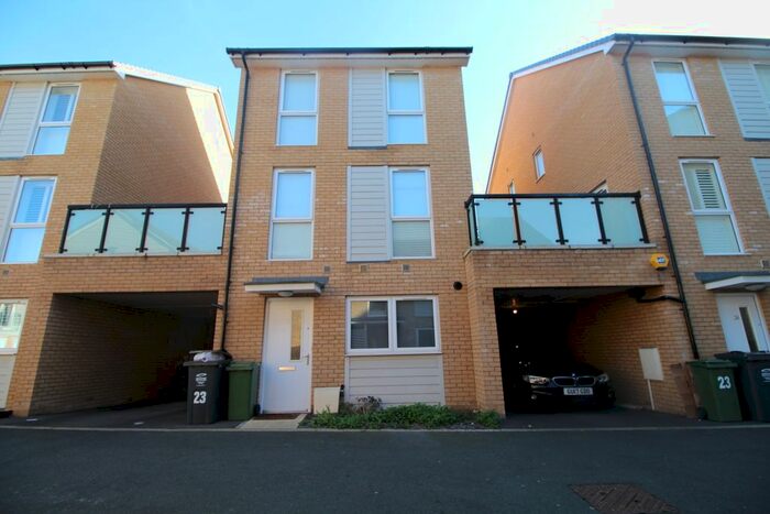 3 Bedroom Town House To Rent In Foster Drive, Dartford DA1