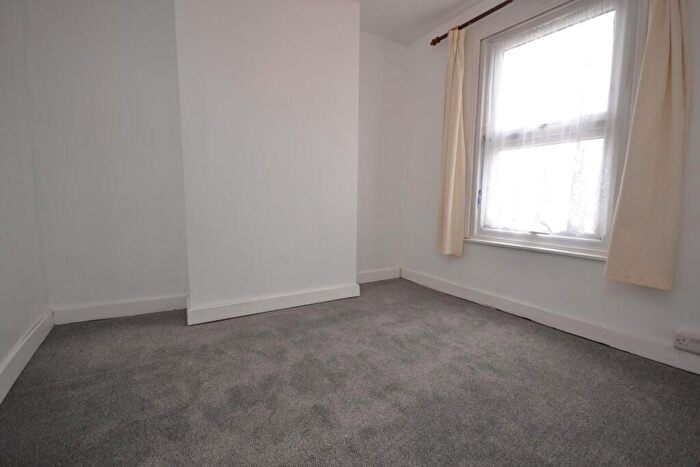 3 Bedroom Terraced House For Sale In Stanley Street, Reading, Berkshire, RG1