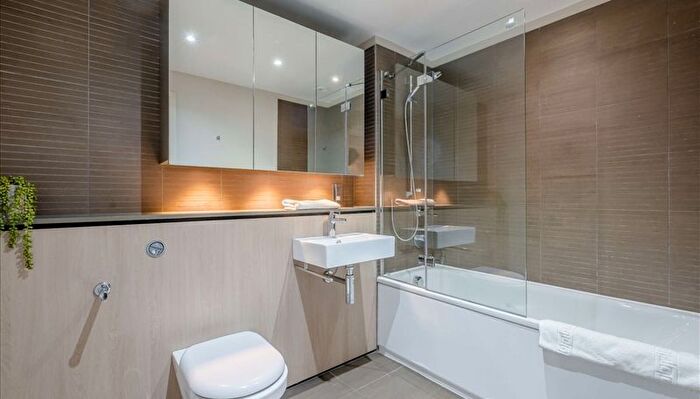 3 Bedroom Flat To Rent In Merchant Square East, London, W2