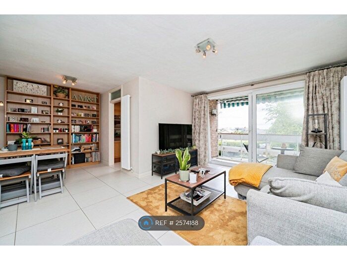 2 Bedroom Flat To Rent In Belvedere Court, Kingston Upon Thames, KT2