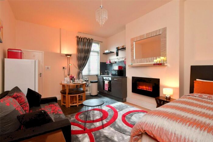 Studio To Rent In Goldstone Villas, Hove, East Sussex, BN3